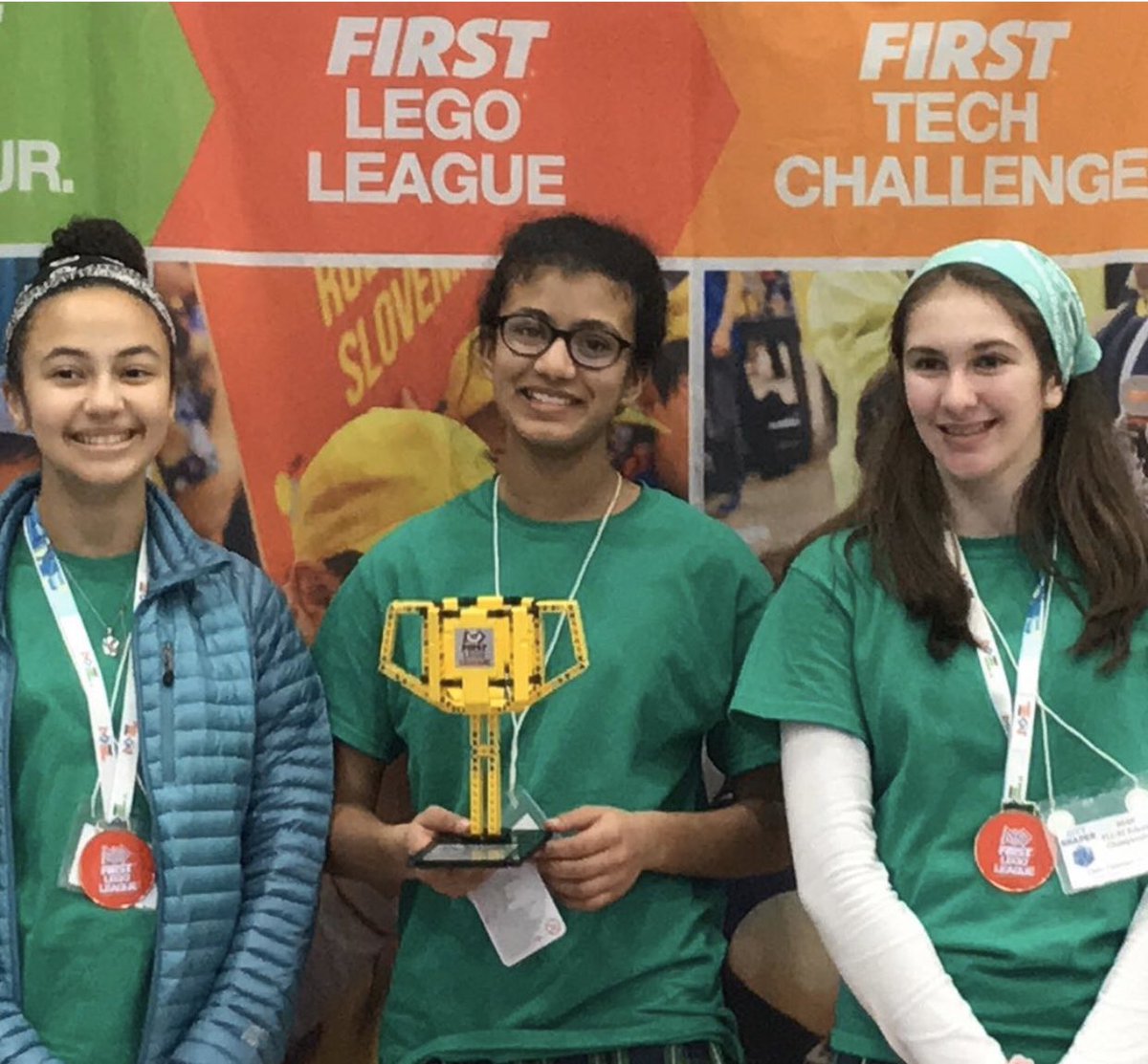 Congratulations to our eighth graders on their FIRST PLACE finish in programming at the Middle School Robotics state championship! #boldminds #allgirlsadvantage #middleschoolmatters #onlyatlincolnschool