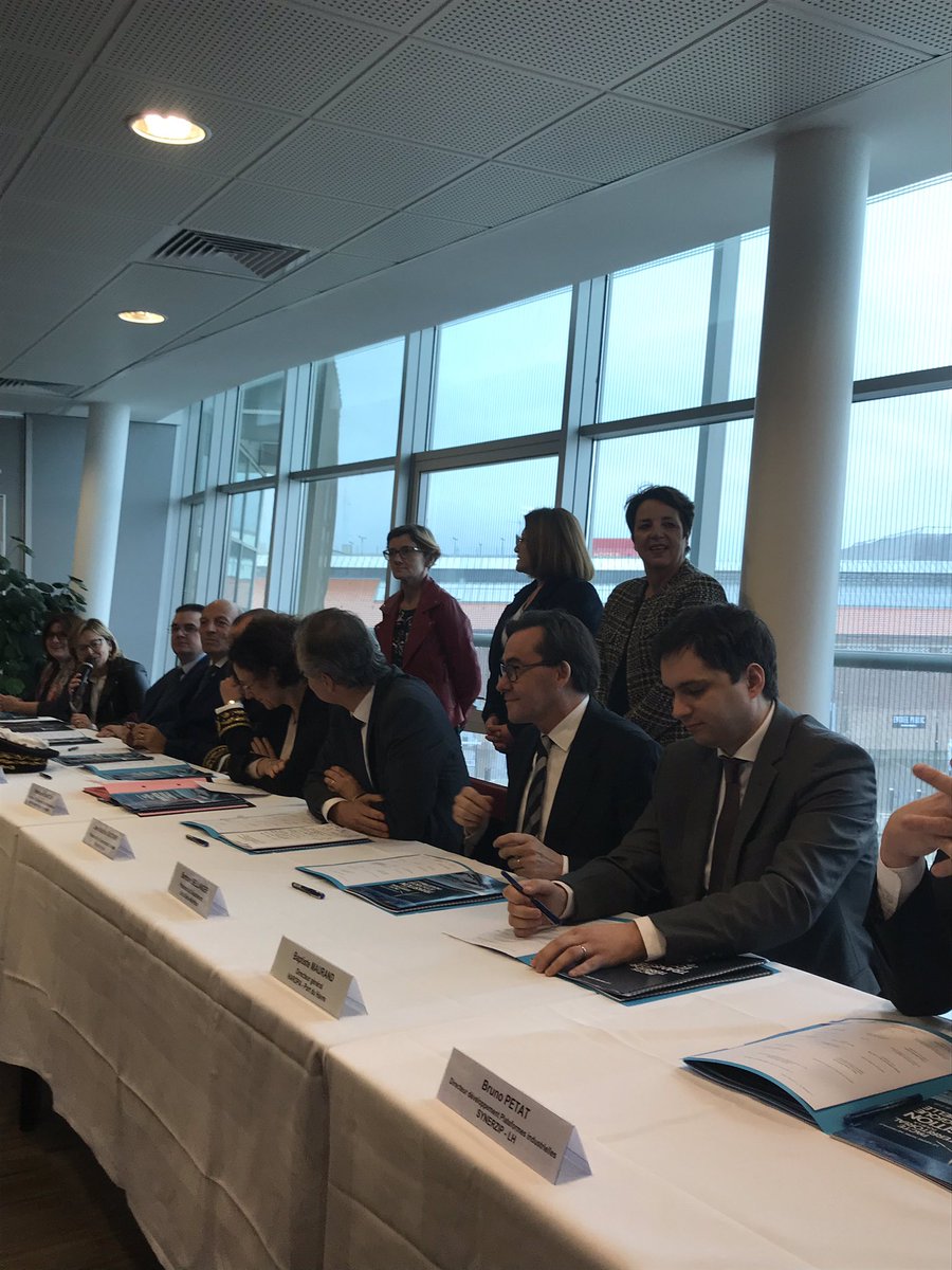 ACanayer's tweet photo. #lehavre
✅ Signature du Pacte Territorial pour la #TransitionEcologique et Industrielle à la @cciseinestuaire en présence de la Ministre @EmmWargon , de la Présidente Léa Lassarat, de @JBGastinne, de @BBellanger76 d’@agnesfirmin, @SKerbarh https://t.co/V7BfeG1KJj