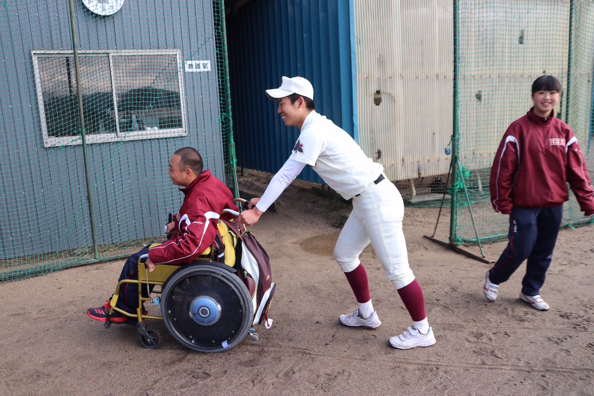 公式 輝け甲子園の星 編集部 On Twitter 33年ぶりの甲子園出場を目指す21世紀枠候補の 伊香 お父さんが当時の野球 部員だった選手やマネージャーもいます 先天性の脳性まひで車椅子生活を送るマネージャーの山本陸君を野球部に誘ったのはエースの隼瀬一樹君 集合