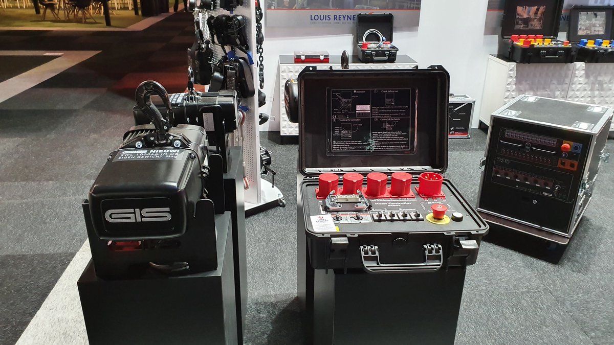 LouisReynersBV's tweet photo. Wij zijn er klaar voor! #CUE2020 

Bezoekt u onze stand?
Hans Gitsels, Lorenzo Vermolen én Piet Speets verwelkomen u graag op stand 1.515.

Height Safety Specialist
Maikel Neelen zal dinsdag 14-01 aanwezig zijn voor alle vragen omtrent valbeveiliging. https://t.co/NP5OAh7ZUD