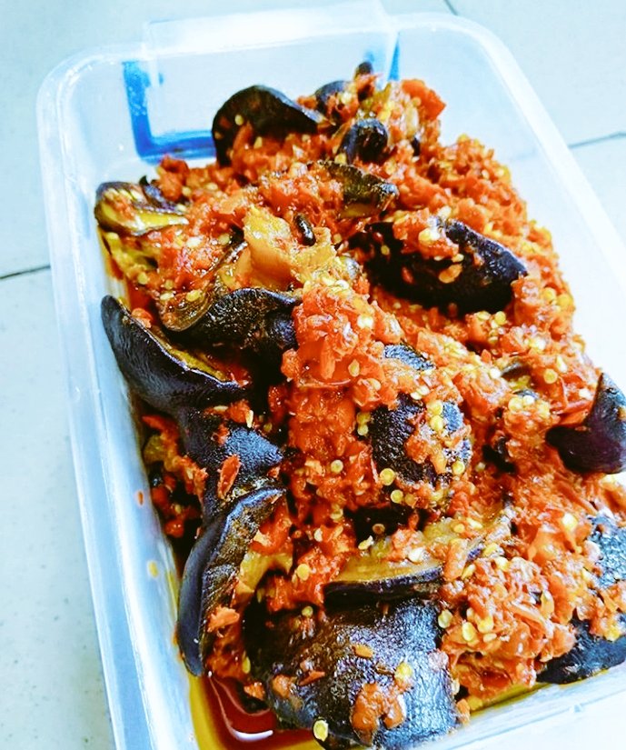 Uwak007's tweet photo. Monday dripsπ¦π¦#Lunchorders, #Pepperedsnail, #Whiterice, #vegetablesauce, #chickenππππIt can be recreated, only if you DM(fret not, we're very affordable) If this comes on your TL, kindly RTππππ€ https://t.co/DKSXNl6Dwq