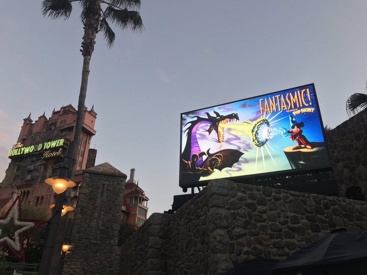 ThatDisneyBoi's tweet photo. This is ruining my vacation. Tom told me to hashtag it with #WDWNTFix since it’s Chapeks fault for ruining my trip and he’ll fix it because it’s bad show and poor quality I can’t believe all these budget cuts!!1!!1 https://t.co/7JLBhIufSc