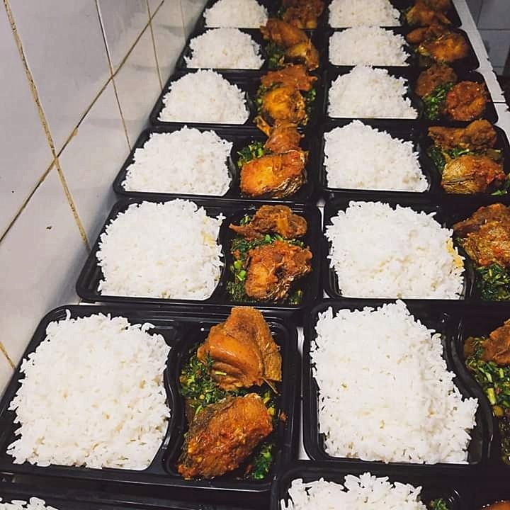 Uwak007's tweet photo. Monday dripsπ¦π¦#Lunchorders, #Pepperedsnail, #Whiterice, #vegetablesauce, #chickenππππIt can be recreated, only if you DM(fret not, we're very affordable) If this comes on your TL, kindly RTππππ€ https://t.co/DKSXNl6Dwq