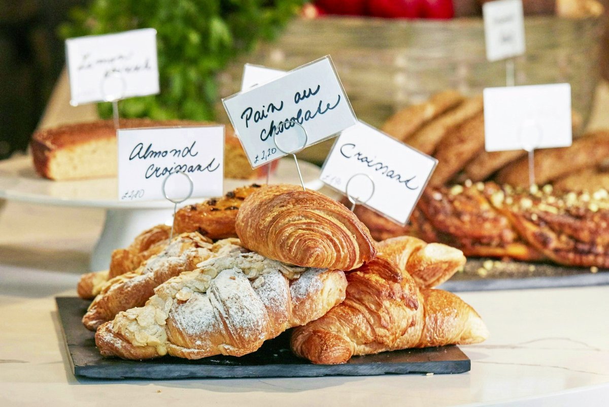 ldn_amber's tweet photo. Start the #NewWeek fresh with freshly baked #Pastries! 🙌 Even Monday can't beat a delicious #Croissant! 🥐 #Aldgate #Whitechapel #Coffee #Breakfast https://t.co/2REsPkHE3K
