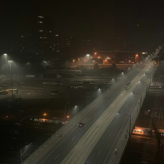 CRNow's tweet photo. We’re so fortunate this is the worst direct impact of the fires for us.. a “clear” summers night in Melbourne.. #smoke #melbourne #fires #australia #thankstoallthevolunteers #thankstoallthosefightingforus #firefighters https://t.co/3h3pnrNcYU https://t.co/UXiFuGze2P