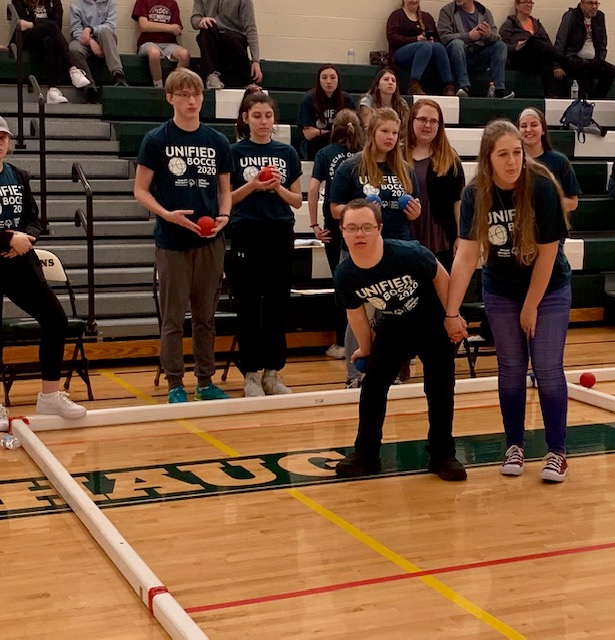 PrincipalHemlin's tweet photo. R.C. Mahar Student Council members Samantha Mikulskis, Shyla Senn, Kartyr Lankowski, Jessica Wilson and Isaac Haneisen recently participated for the first time ever as a Unified Bocce Team in support of the Special Olympics at Minnechaug Regional.  Fantastic Job!!!! https://t.co/bRvrJo4lsK
