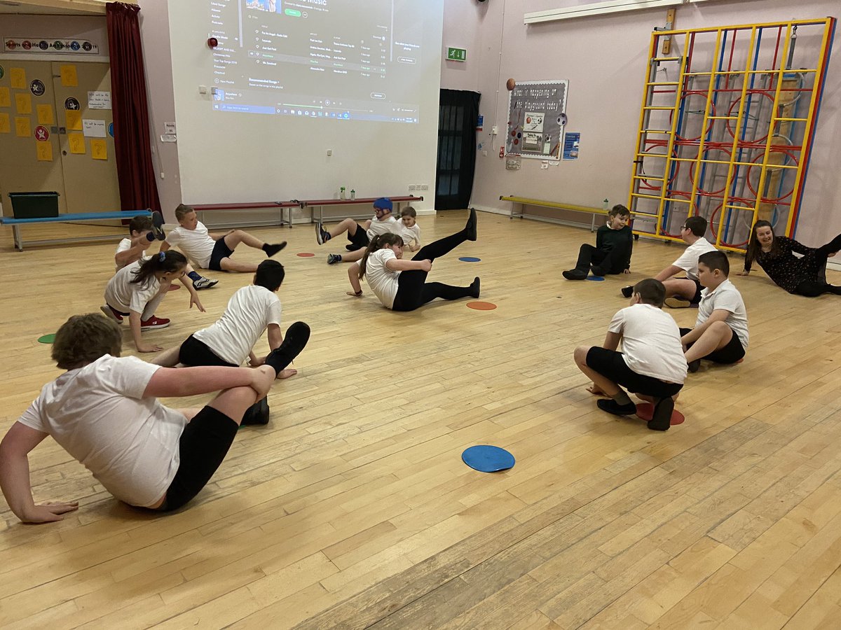 This morning @Hawthorns_Syc led their warm up @HawthornsTweets @tamesidessp @newbridgegroup #healthmonth #fitness