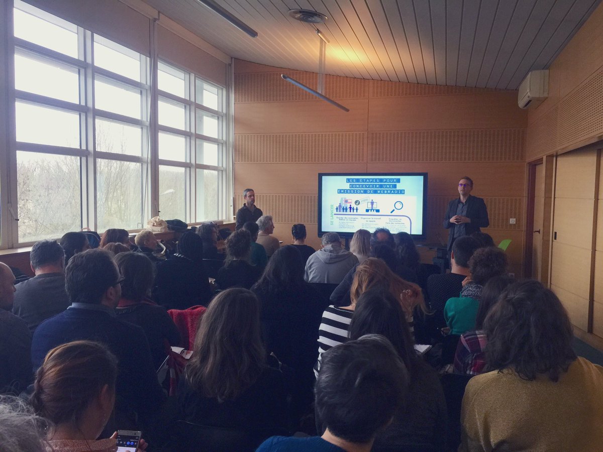 SICARTB's tweet photo. M. Garcia et M. @MikeLugan, formateurs de l’Atelier @canope_77 présentent les outils du studio radio, les pratiques, etc. de la #WebRadio. https://t.co/I11G41UlLH