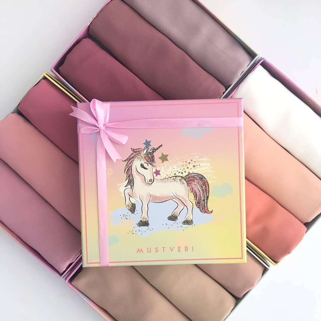 bawalfav's tweet photo. @SarahIzana Haiii sis jemput tengok di @bawalfav Macam2 pilihan warna ada tauu 😍 btw sis sekarang nie tgh ada offer jom selit order sekali 😉 https://t.co/C9Lo6LyMz6