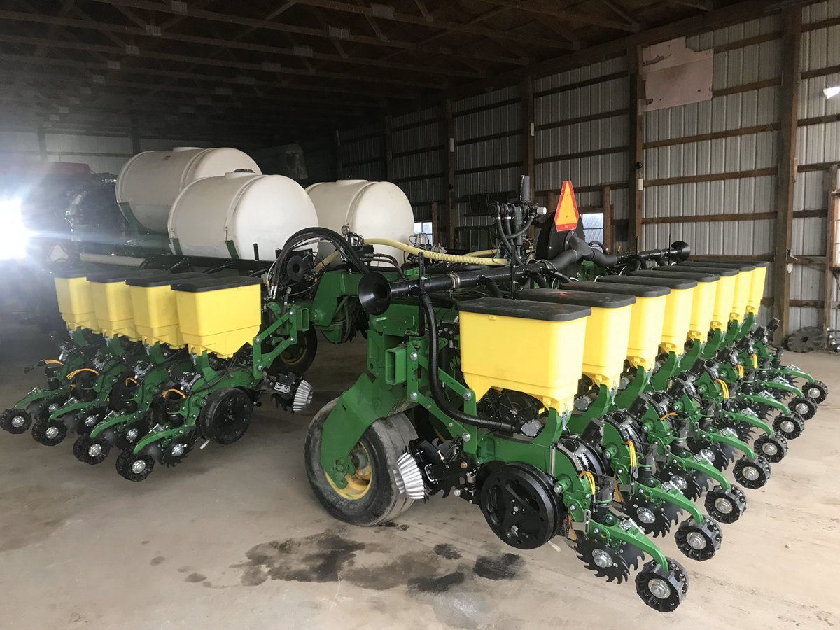 Jason_D_Koning's tweet image. Start with an old bar, bore out the pivot points, fresh paint, put new row units on and I have just $25,000 in a “new” bar and brand new row units. Then I had more left in my budget for technology, the part that makes $$$.