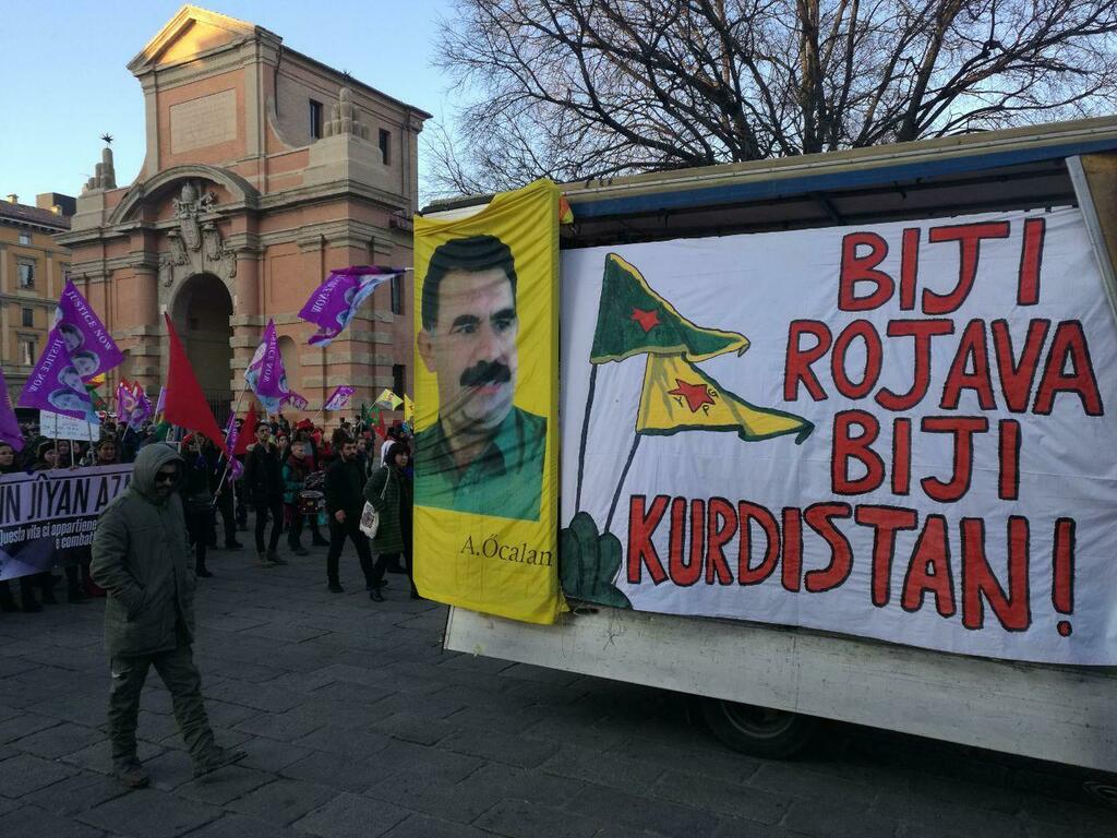“Il grido rivoluzionario di una società fondata sul protagonismo e la libertà delle donne”

È quello rilanciato dal corteo per il Rojava che sabato ha attraversato il centro città, scrivono le realtà promotrici. “Abbiamo espresso solidarietà a Eddi, Paol… ift.tt/2QMjYQu