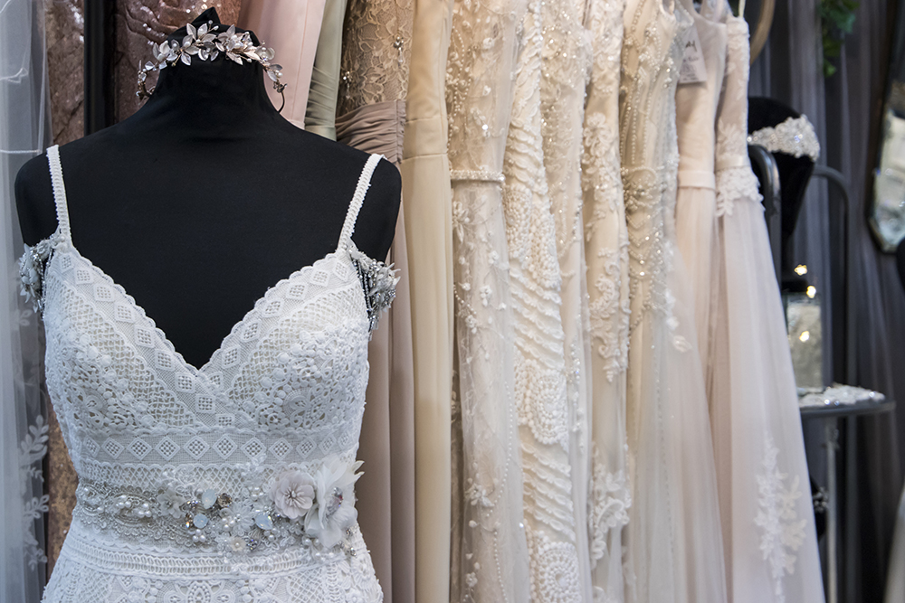 BrideMagSales's tweet photo. Last few stands remain at Westpoint in Exeter! 😍

Be a part of the massive two-day wedding show on 28th-29th March. Over 3,000 visitors. Champagne bar, Catwalk shows, Cafe, Competitions, Goody Bags and more! 🥂

Contact Heidi on 01803 860758  l Email heidi.watson@archant.co.uk https://t.co/CTljpJbIDM