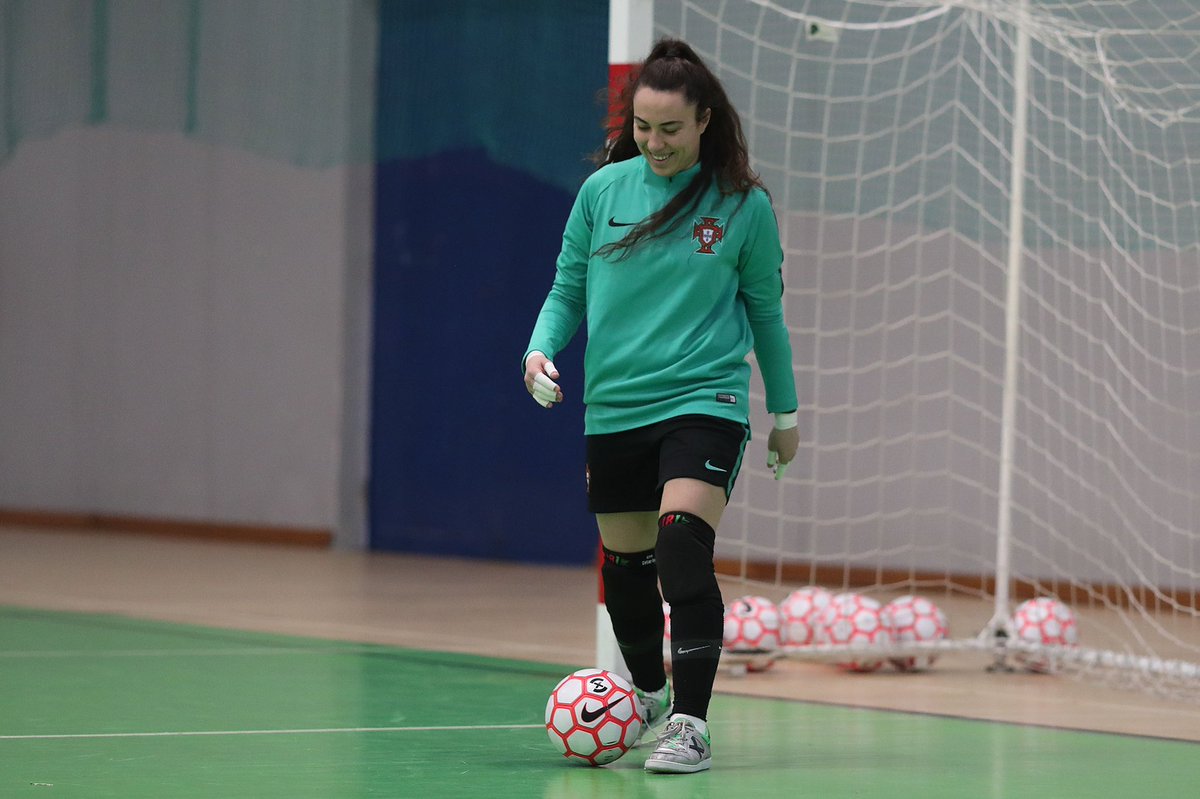 Sempre feliz por representar o nosso país @selecaoportugal 🇵🇹☝🏼
#numberone #futsal #futsalfeminino #goalkeeper #portero #portiere #goleiro #keeper #gk #portugal #selecaoportuguesa #181keepers