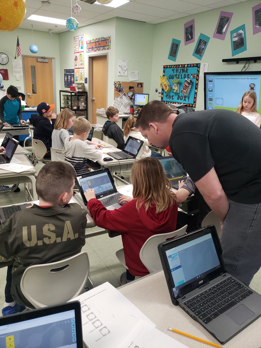 CastletonES's tweet photo. 5th graders in Mr. Morse's class coding with Ozobots. https://t.co/MqeQBkp9MQ