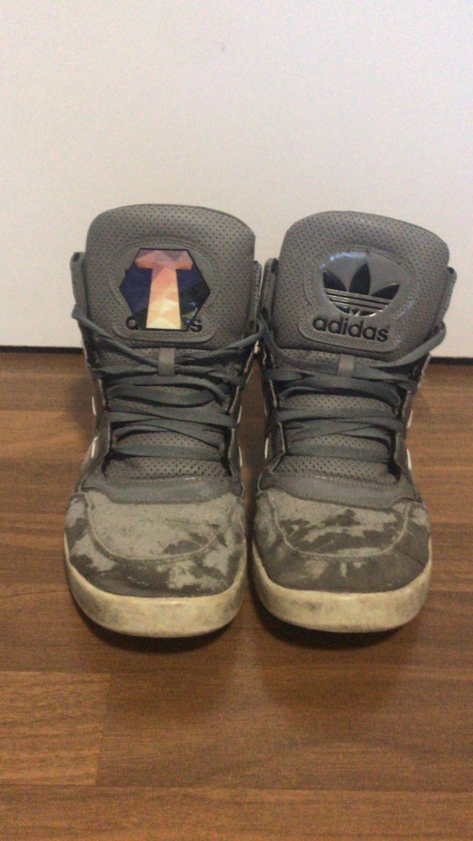 byMongo94's tweet photo. @FabsiFTW @TimTimolia Lang ist es her und ich hab die Schuhe und den Sticker immer noch. #oldtimes https://t.co/GBk7yLwfr3
