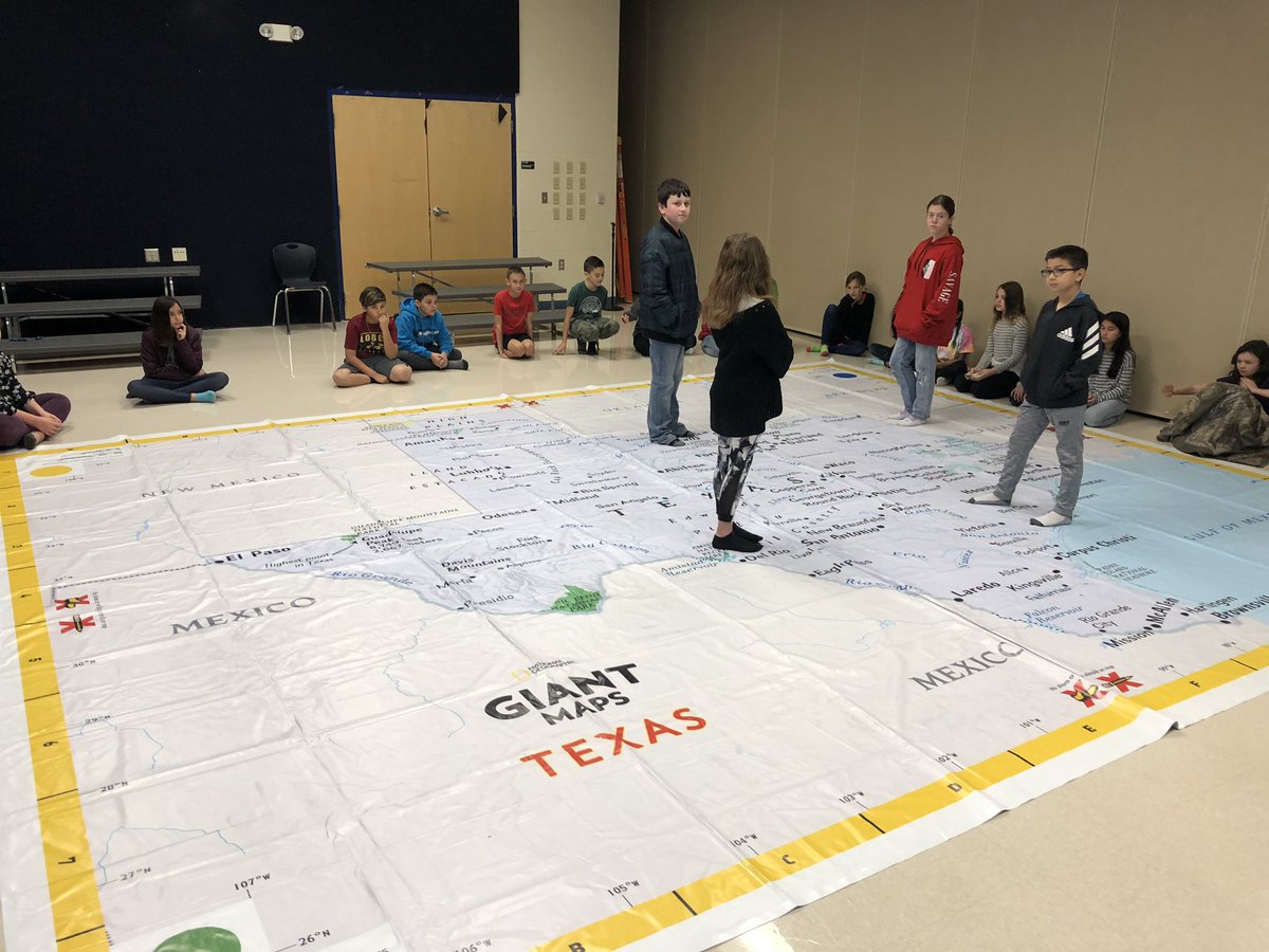 KuentzLeaders's tweet photo. #NISDGiantMap was a great way to introduce coordinate grids in math! Thank you @NISDElemSS! #crosscurricular #acrossdisciplines #SocialStudiesMatter #RootEdKuentz https://t.co/FolsBfbCX2