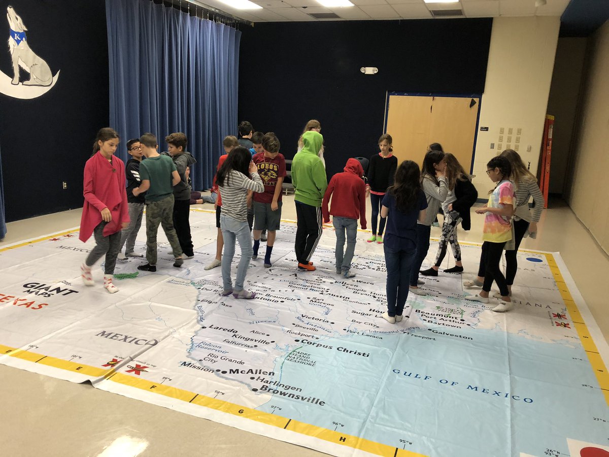 KuentzLeaders's tweet photo. #NISDGiantMap was a great way to introduce coordinate grids in math! Thank you @NISDElemSS! #crosscurricular #acrossdisciplines #SocialStudiesMatter #RootEdKuentz https://t.co/FolsBfbCX2