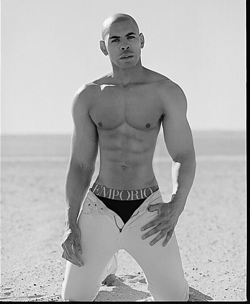 AlonzoDeMarco's tweet photo. #Sometimes things are just black and white 
#thereturnofdemarco #malemodel #actor #singer #armaniemporio #underwear #fitness #body #face #beach #malemodelscene #notyourboynextdoor https://t.co/9a3NLIvQFn