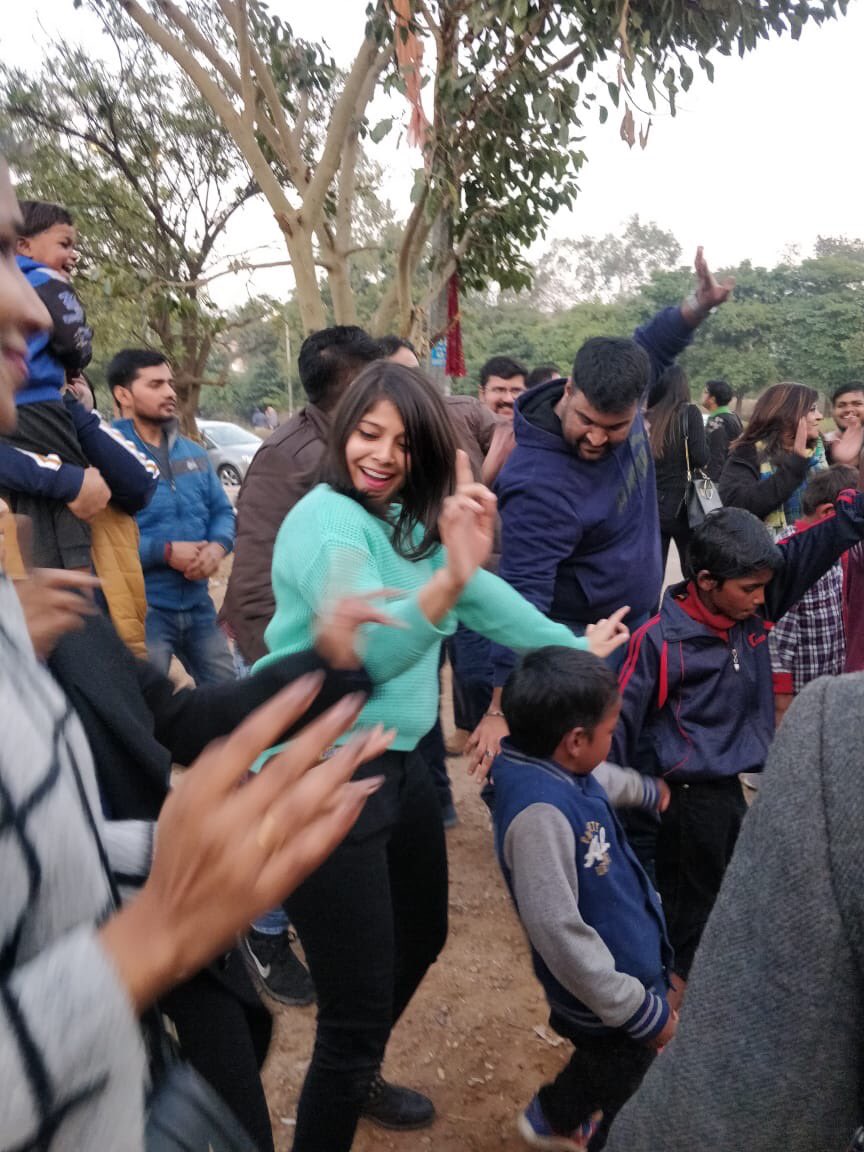 EdelGive's tweet photo. 25 @EdelweissFin’s Credit BG employees celebrated the festival of #Lohri with children from the slums situated near SDA Market in South Delhi. They educated the children about the importance of #festivalofharvest &amp; danced their hearts out around the fire! #HappyLohri #EdelEngage https://t.co/DhFCmtiVIP