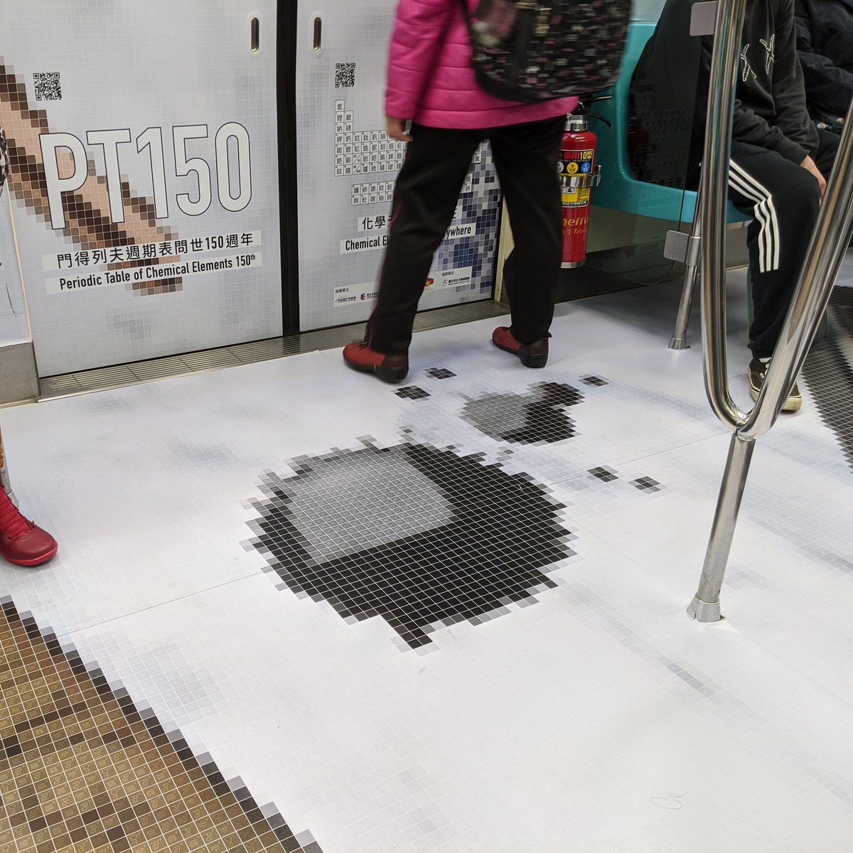 chromianbiomath's tweet photo. It is so cool that parts of Taipei metro are decorated like this to celebrate the 150th anniversary of Periodic Table of Chemical Elements. A principal of science study is to minimize the necessary efforts for one to know the world, and Dmitri Mendeleev apparently did it. #PT150 https://t.co/BtYhvM53Hw