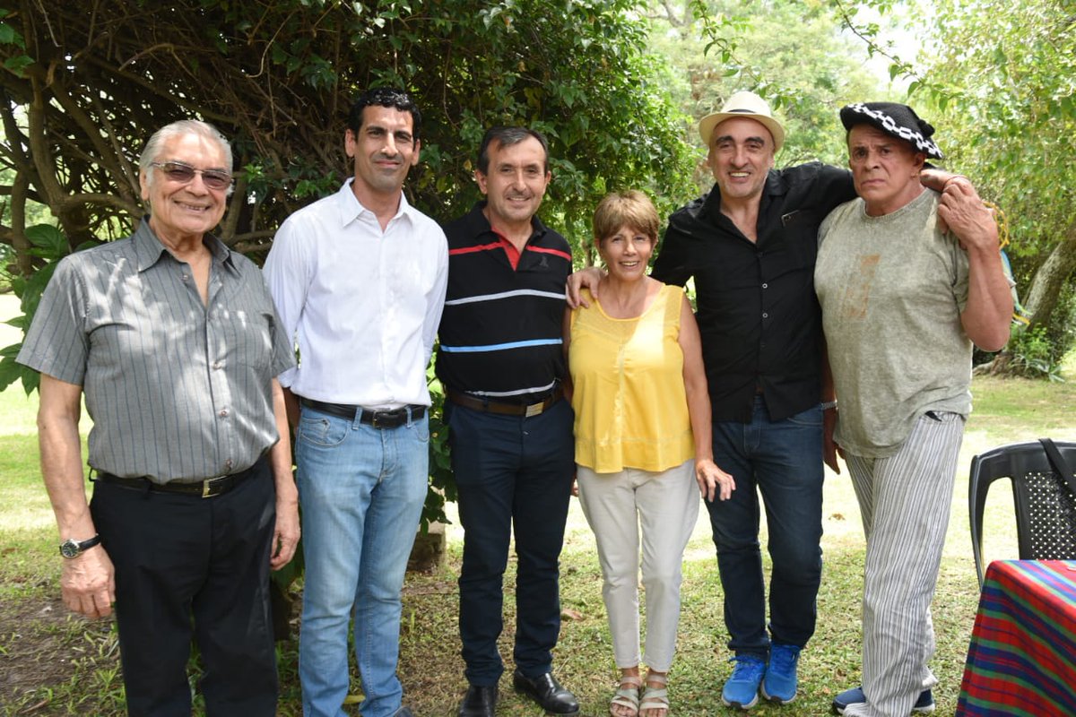 PhippsSergio's tweet photo. Visitamos el emprendimiento gastronómico La Francisca, donde tuvimos las visitas ilustres de los músicos Raúl Barboza, Antonio Tarrago Ros y el dibujante @miguelrep.

#esconvos 
#escontodos 
#escontodas https://t.co/5LqhtZwzyq