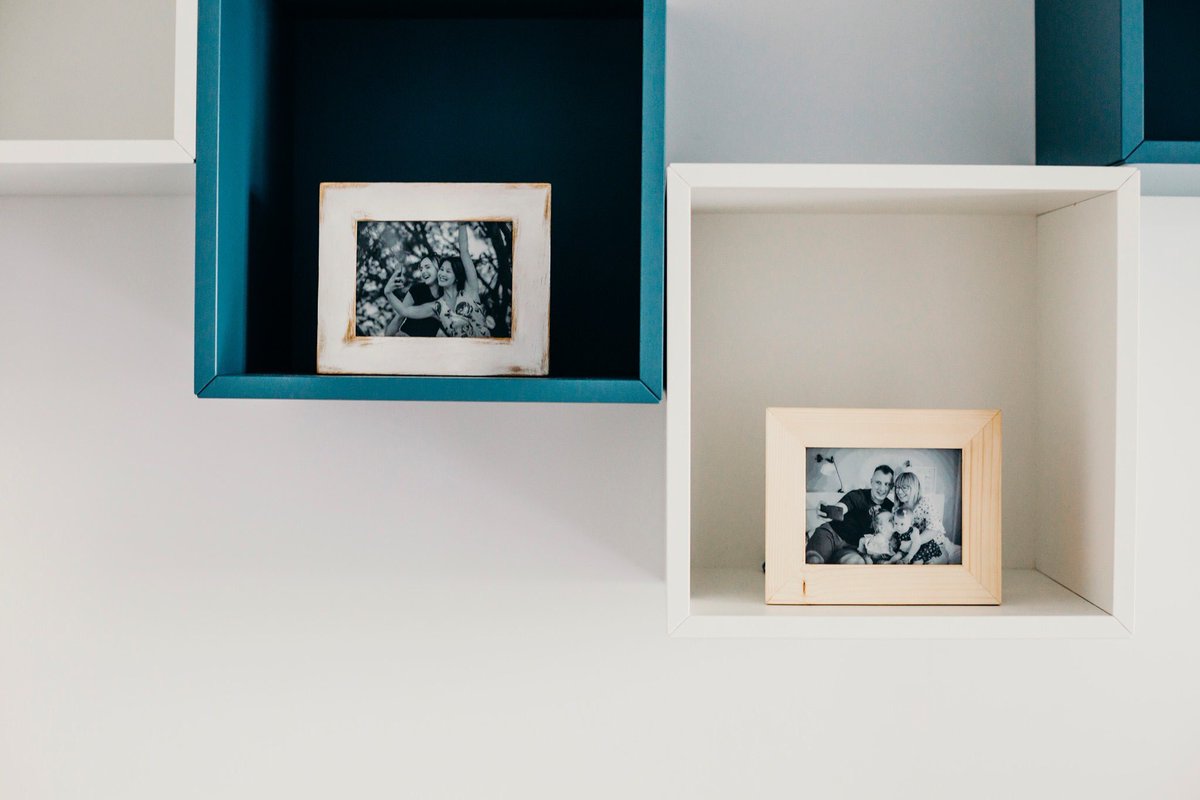 frambleframe's tweet image. Watch your favorite photos and hashtags from social media on your shelf or wall, and enjoy your latest memories as a fancy decoration of your home. 🖼💚

#framble #instagramframe #facebookframe #bringyourmemories #digitalframe #epaper #recycledwood #creativegadgets #thebestgift