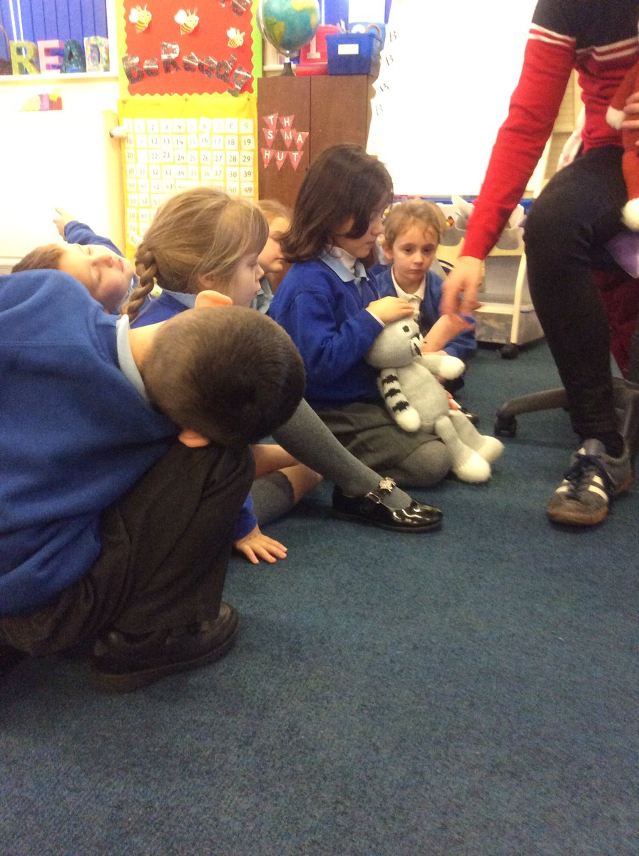 Duxbury_Class's tweet photo. A huge thank you to @sean16_writes for bringing Oscar and Ben to visit we really enjoyed their adventure ! You can find all the puppets from the story at https://t.co/aLoTs2BYMy 📚 #readingrocks https://t.co/HEEFDgHZNa