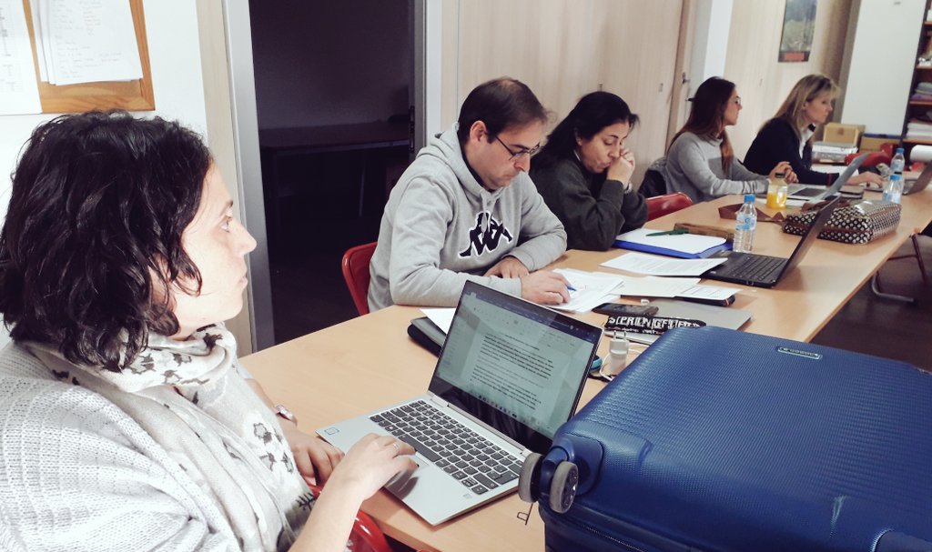 guille_saba's tweet image. Hoy, 2da sesión presencial para revisar el trabajo desarrollado de &quot;BROTES: Programa propio de Estimulación Temprana&quot;. ¡La cosa promete! ¡Y mucho!
Como siempre, de la mano de los mejores: @kiddo_brain 
@dpedagogica 
#somosfesd #estimulaciontemprana