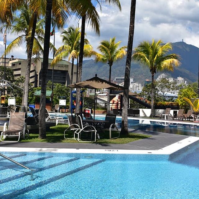 eurobuilding's tweet photo. Iniciamos la semana con esta hermosa vista que nos regala Caracas😍
.
.
.
¡Vive la experiencia Eurobuilding!
.
.
.
#Eurobuilding
#Hotels
#Caracas
#Relax
#Venezuela https://t.co/iU83xjPjSp
