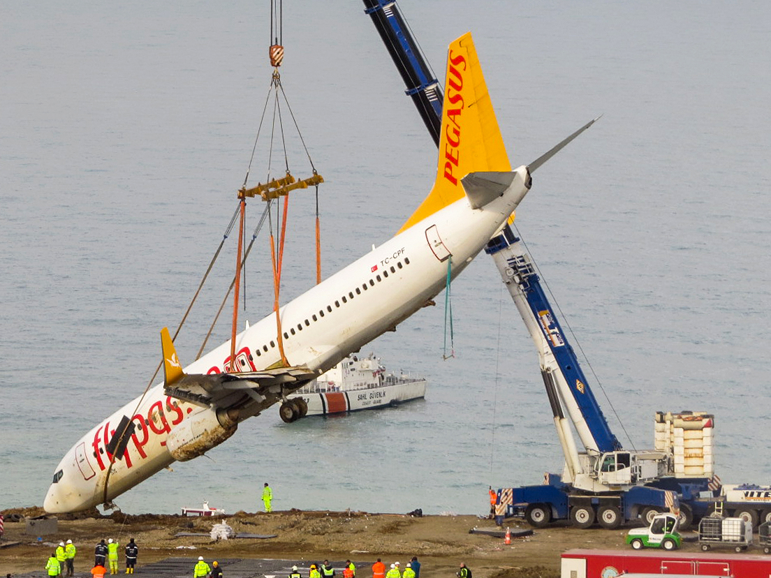 trabzonspotter's tweet photo. İki yıl önce bugün...
Pegasus Havayolları'na ait TC-CPF tescilli B737-82R(WL) tipi yolcu uçağı Trabzon Havalimanı'nda pistten çıktı. #pegasus #trabzon #aviation #tccpf #pc8622 #avgeek #Boeing737 https://t.co/E5Q0C6NfgD