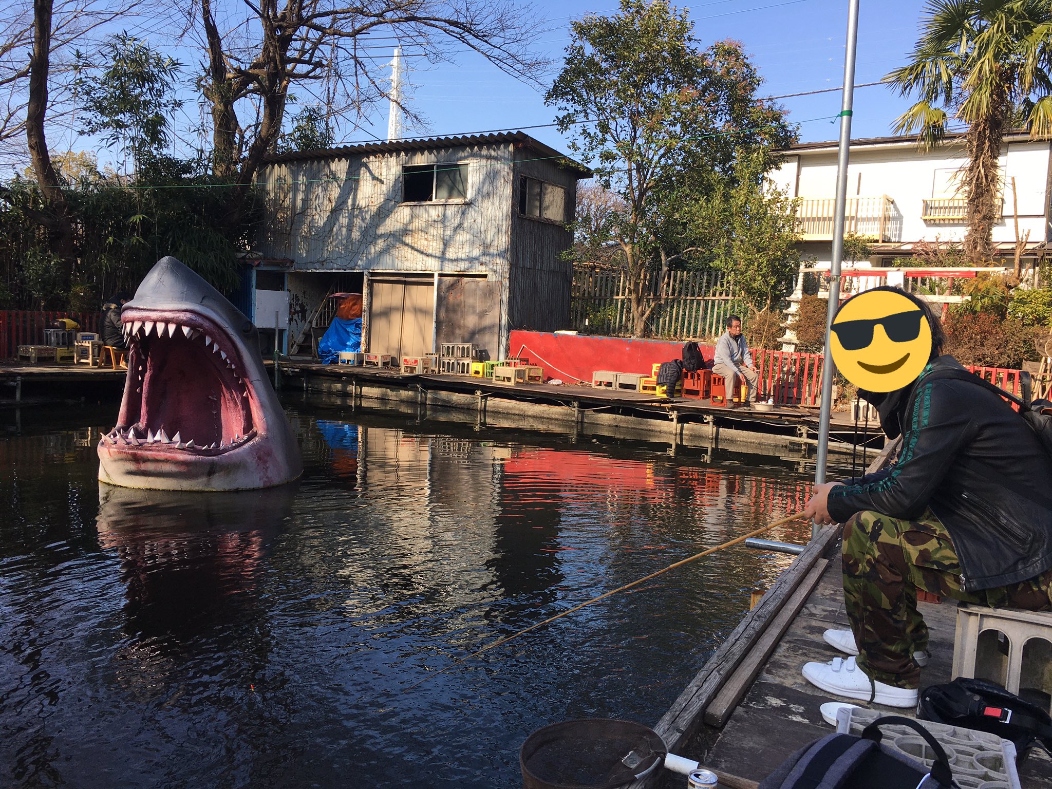 全日本旅オブザイヤー委員会 釣り堀武蔵野園 東京都杉並区 ジョーズ佇む釣り堀が東京都23区に 鯉が釣れる訳ですが慣れないとかなり難しいですね 併設されてるお食事処は孤独のグルメでも紹介されてました のんびりとした時間を過ごせる都会のオアシス