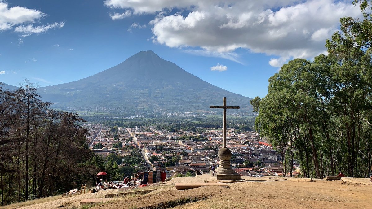 Breacans's tweet photo. Antiguan mornings โ๏ธ
A short stroll through Antiguaโs cobbled streets and up into the hills gets you to this stunning spot here, Cerro De la Cruz. A peaceful park area with a superb view of the old capital! ๐ #BreacansTrips #AntiguaGuatemala #VolcanicViews https://t.co/oGyFqX9Jdy