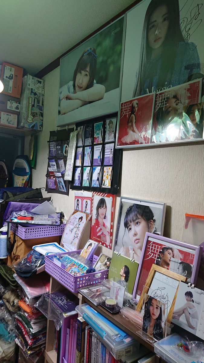 あきあき さん 年始からの長期休養からdiyで棚を作ったり趣味部屋完璧にするためとスペースを作る作業に没頭 まだ少し改良の余地はありますが体調不良もあり 推し事予定も入った為にひとまず 以前他の方に知恵を頂き感謝です ヲタク グッズ収納