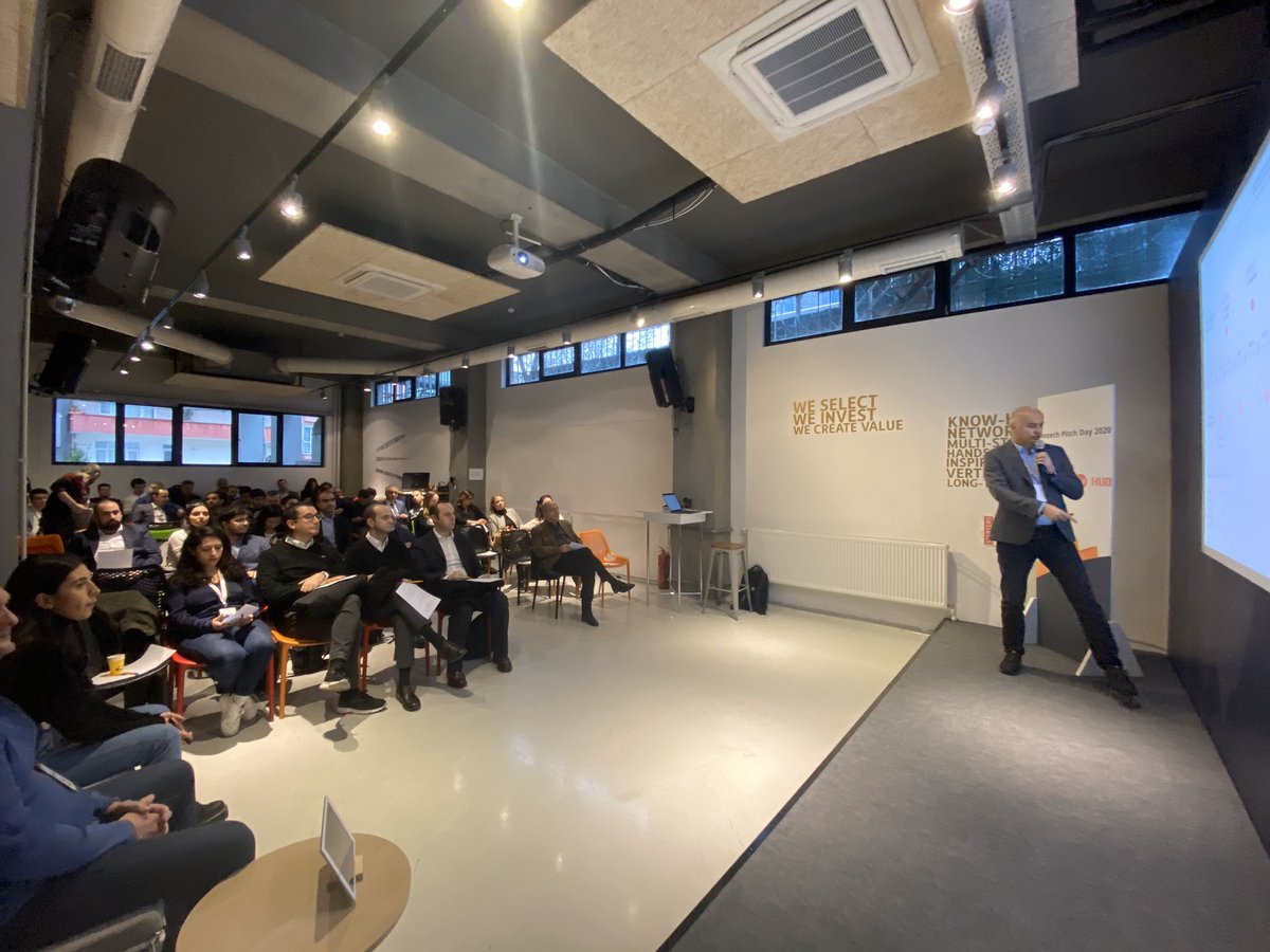 TLENKS's tweet photo. Bugün günlerden Fintech Pitch Day 2020!
51 yatırımcı 10 fintech girişimini dinliyor. İlk girişim #moneymo sahnede..
@startups_watch @istkaorgtr @StartersHub #fintech https://t.co/DL9uXTaJDX