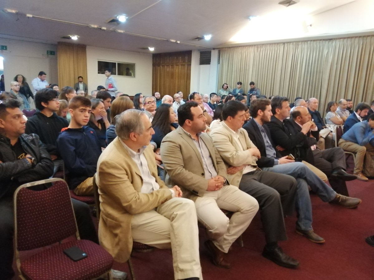 UnidoComercio's tweet photo. @UnidoComercio en reunión con autoridades regionales en la intendencia, para buscar soluciones concretas con respecto a la seguridad de Valparaíso.
@ValparaisoInfo @mercuriovalpo @NoticiasValpoEx @LeonorBohme @HectorA_kreul @AmorporValpo https://t.co/wzXEoFlkbA