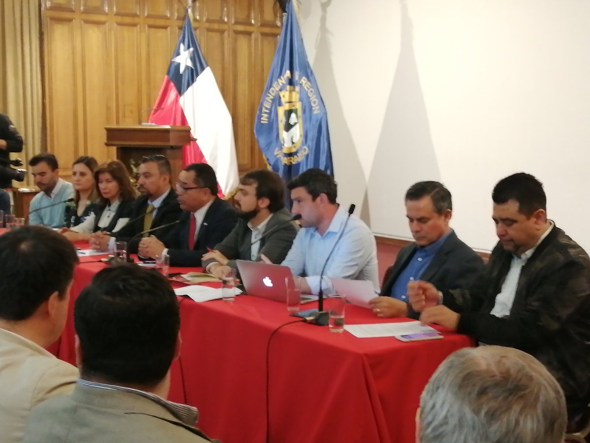 UnidoComercio's tweet photo. @UnidoComercio en reunión con autoridades regionales en la intendencia, para buscar soluciones concretas con respecto a la seguridad de Valparaíso.
@ValparaisoInfo @mercuriovalpo @NoticiasValpoEx @LeonorBohme @HectorA_kreul @AmorporValpo https://t.co/wzXEoFlkbA