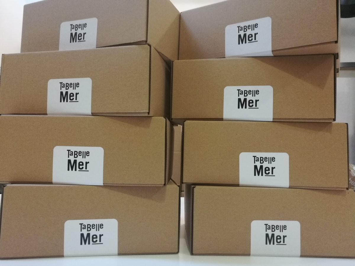 TaBelleMer's tweet photo. Nouvelle semaine, nouvelles commandes, nouveaux coffrets. D'ailleurs on a bientôt une grande nouvelle à vous annoncer concernant le conditionnement des coffrets Ta Belle Mer ! 🌊#ecologie #B2B #RSE #rh #officemanager #qvt #welcomepack #onboarding #recrutement https://t.co/f7cUnuhx1C