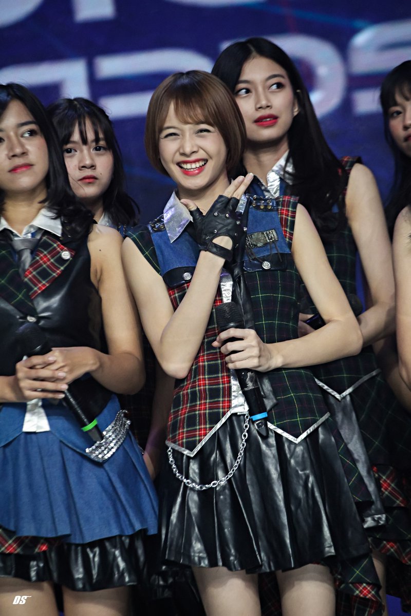 duwiDS_'s tweet photo. @F_FeniJKT48 @Fenidelity_INA @SharePict__48 Team J banget nih? @F_FeniJKT48 😆

@ #IndonesianSoccerAwards 2020
Studio 6 Emtek City, Jakarta
10-01-2020 #KLBISA2020 https://t.co/CPPQphBYEq