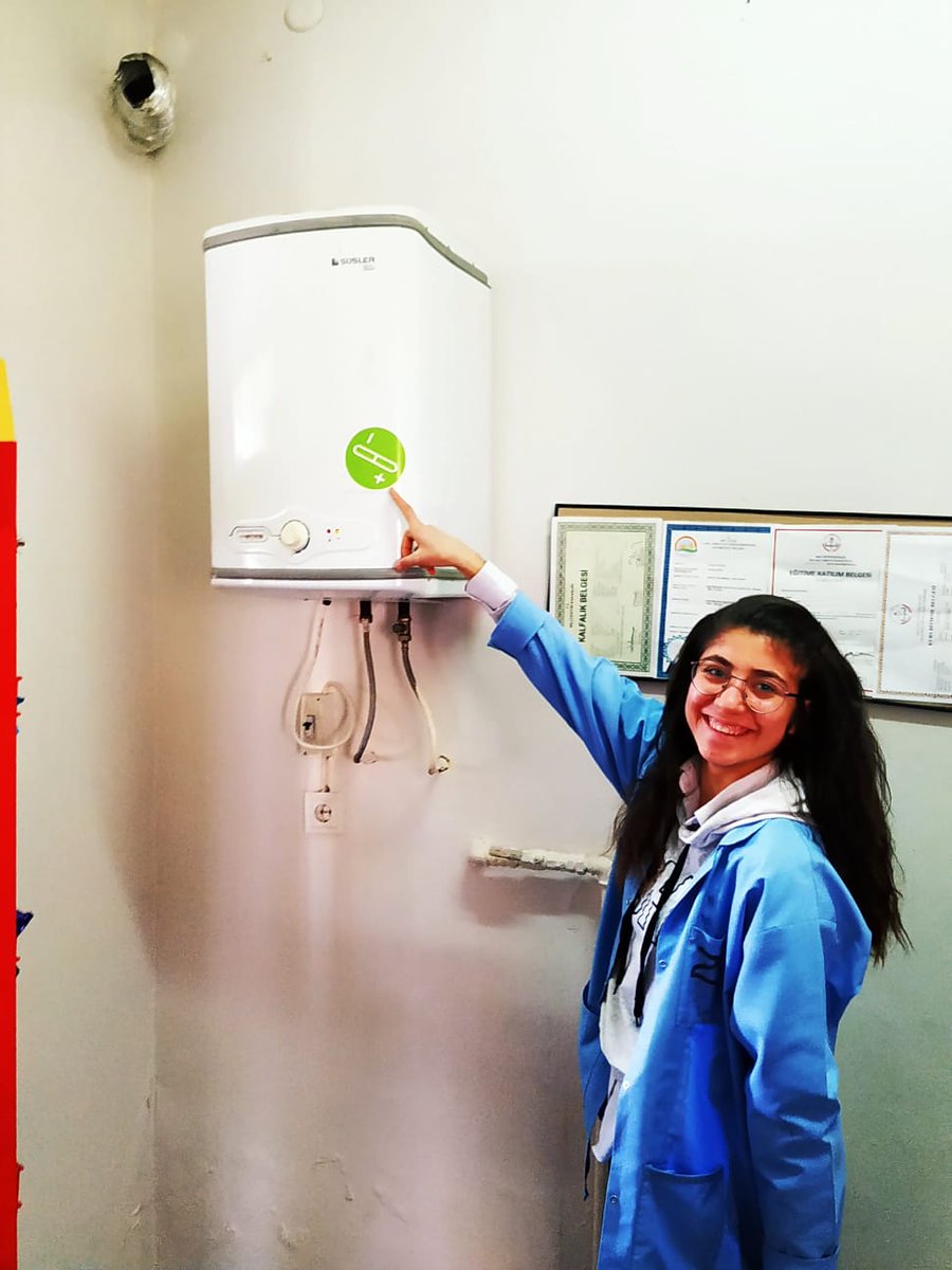 nextgenceee's tweet photo. Siirt İMKB Gazi Mesleki ve Teknik Anadolu Lisesi enerjiyi verimli kullanıyor.  Ya siz?
#nextgenceee #emojichallenge #elektriklicihazlar #cephe #ısıtmavesoğutmasistemleri #aydınlatma #yenilenebilirenerjiteknolojileri #yeninesilyakıngelecek #yereldeenerjiverimliliğiliderleri https://t.co/rJWit7Ttpr