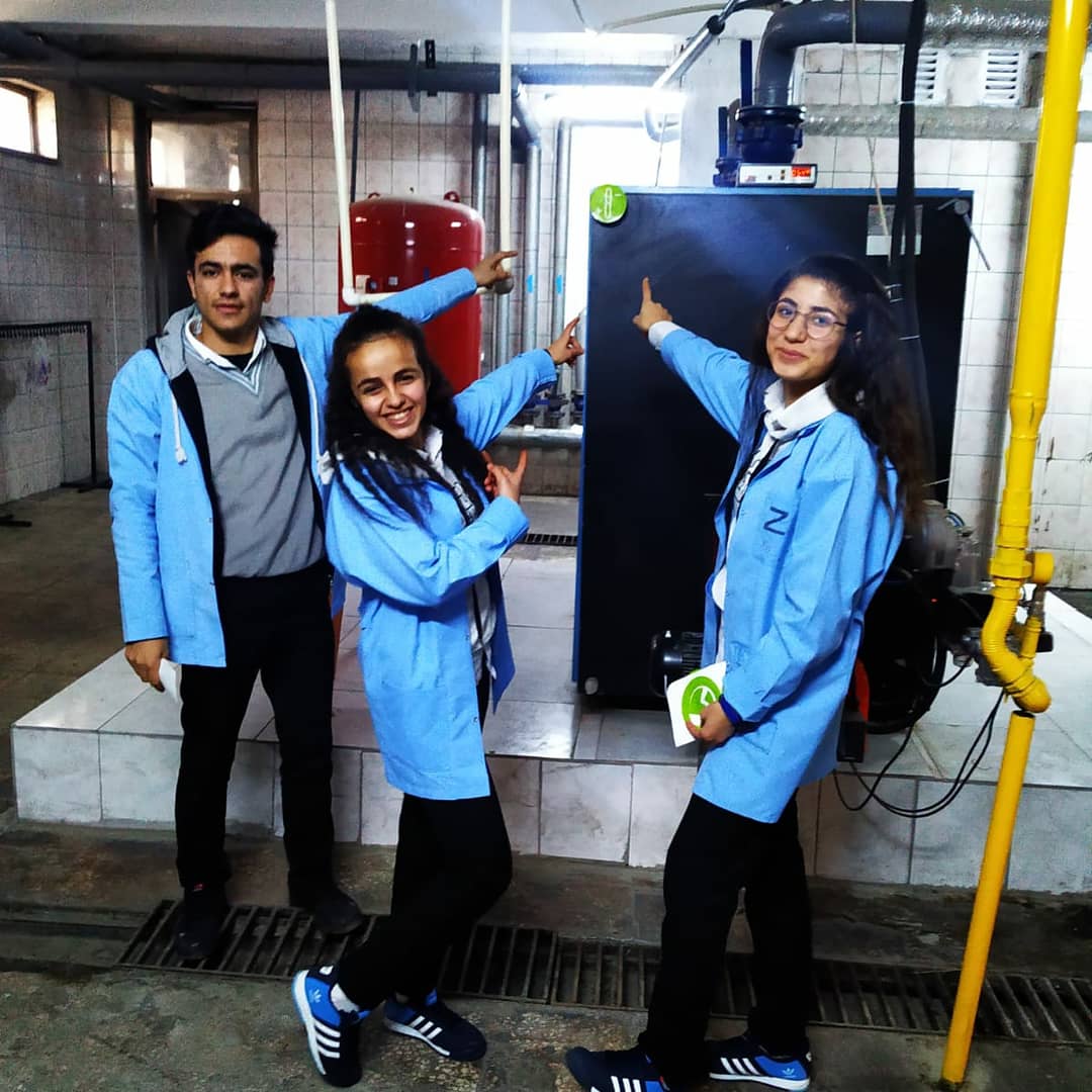 nextgenceee's tweet photo. Siirt İMKB Gazi Mesleki ve Teknik Anadolu Lisesi enerjiyi verimli kullanıyor.  Ya siz?
#nextgenceee #emojichallenge #elektriklicihazlar #cephe #ısıtmavesoğutmasistemleri #aydınlatma #yenilenebilirenerjiteknolojileri #yeninesilyakıngelecek #yereldeenerjiverimliliğiliderleri https://t.co/rJWit7Ttpr