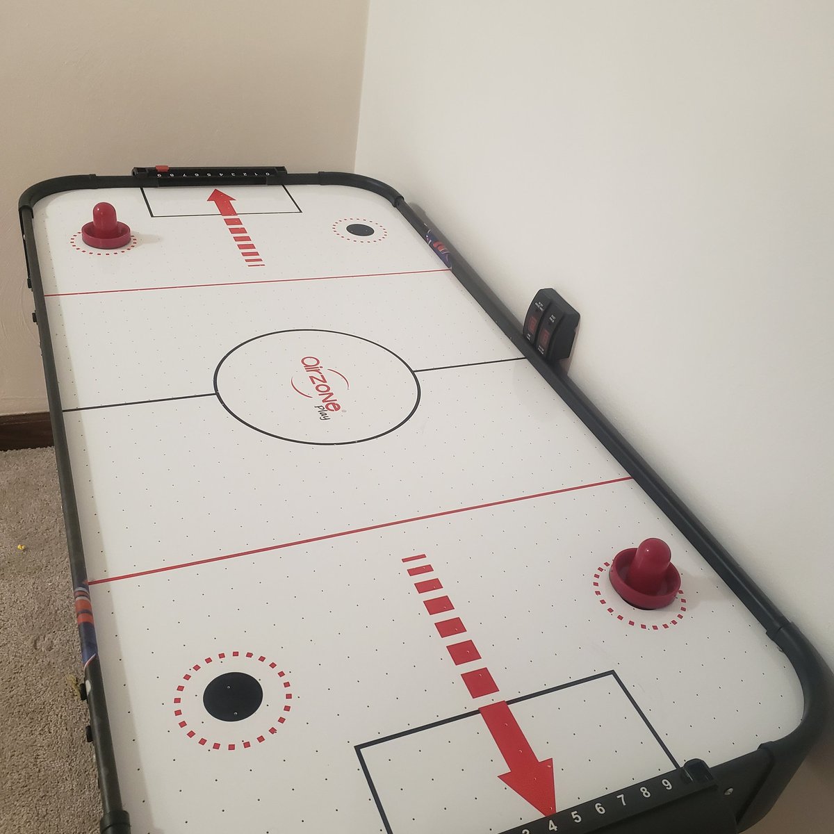 Zaki_80's tweet photo. The game room just leveled up in Shabazzland. I'm the Wayne Gretzky of air hockey. It's fitna' be some wars up in here! 😂 #family #fun #parenting #love #airhockey #yeenknow https://t.co/8hZK2VOBLl