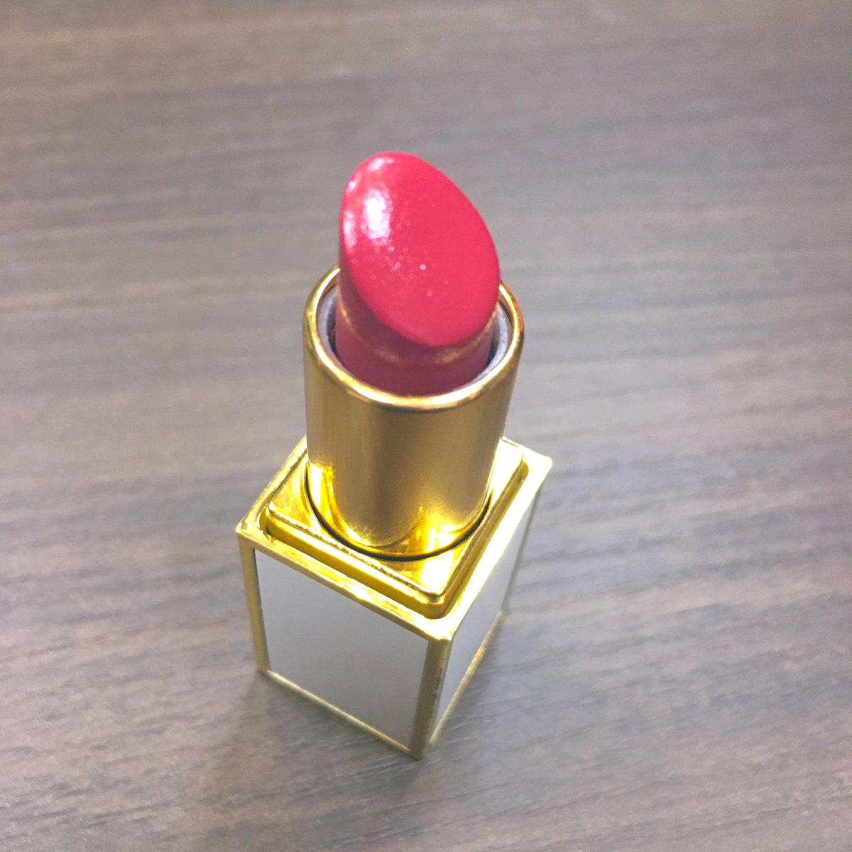 Hカップな広告マン ありぺー On Twitter トムフォードの34dヘレナは甘いお菓子みたいな香りがして なんかいい匂い する なんだ エンゼルクリームだ ぱくぱく と彼のキスが止まらなくなるの 止まらなくなると思うのでオススメです彼氏いませんでした