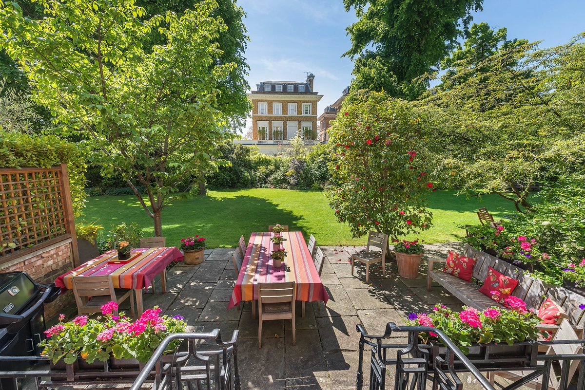 struttsthebeach's tweet photo. #SalesProperty
A magnificent family house #ForSale with outstanding proportions and the rare benefit of direct access on to the exquisite Cresswell Gardens #SW5 #CommunalGardens https://t.co/pxxHqfIxN4