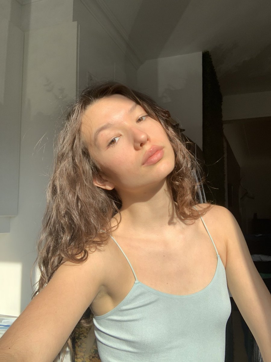 Gucciibabes's tweet photo. To everyone who thinks there’s no hope. I looked like that, not saying I’m all that but, it’s an improvement. https://t.co/6taCUZSCvk