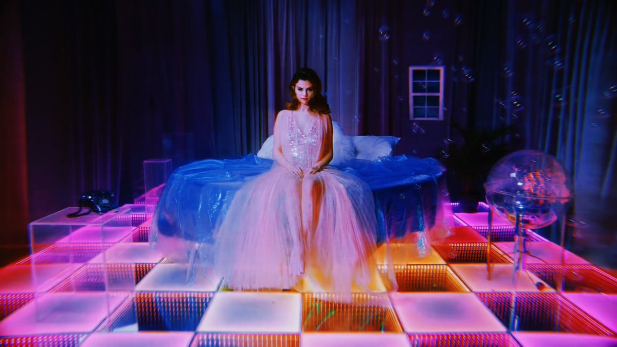 99selR's tweet image. #RareOutNow #RareMusicVideo #selenagomezrare #selenagomez