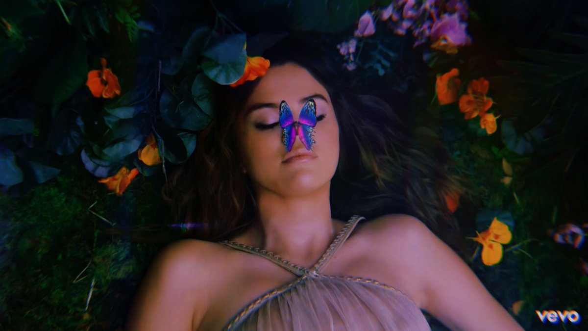 99selR's tweet image. #RareOutNow #RareMusicVideo #selenagomezrare #selenagomez