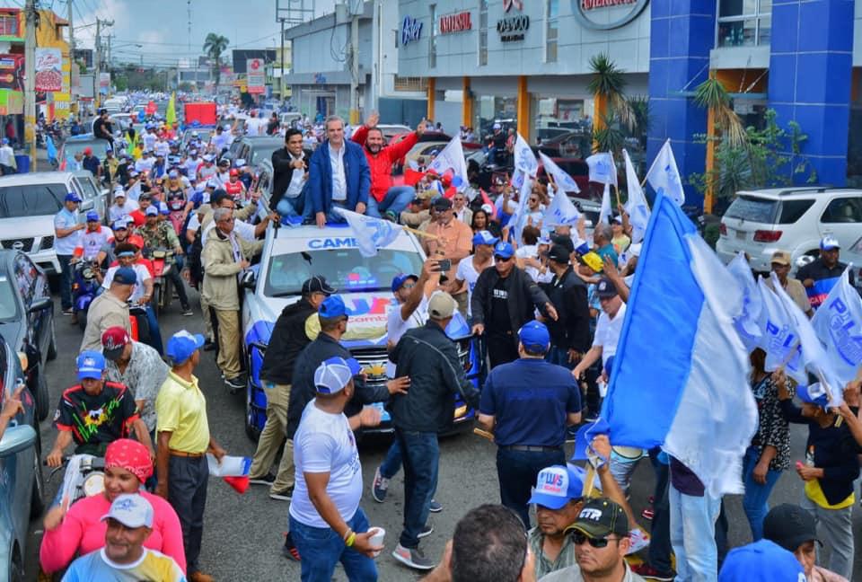 RogelioGenao's tweet photo. En #LaVega #ElJuegoCambio #GenaoElSenadorDelCambio El cambio se sintió en  las calles !!! Con la Magnífica y nutrida  participación del @PartidoPRSC Felicidades!!!! @FaustoRuizLV @MirianAlcruz @vladiviloria #GeronimoRuiz #OmarSerra #GeovanyDeLeon @Gregorysantana0 @acevedoxx https://t.co/COalRJXEt8