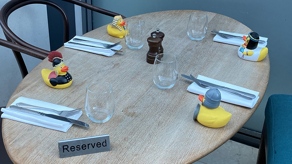 BM_Schools's tweet photo. Taking a break from looking at the collection, our ducks were feeling peckish and also found some more friends! To see who their friends are follow the link: https://t.co/bxIUW3xgph #peckish #rubberduckyday #museumcafes https://t.co/pQ6rxRlwUa