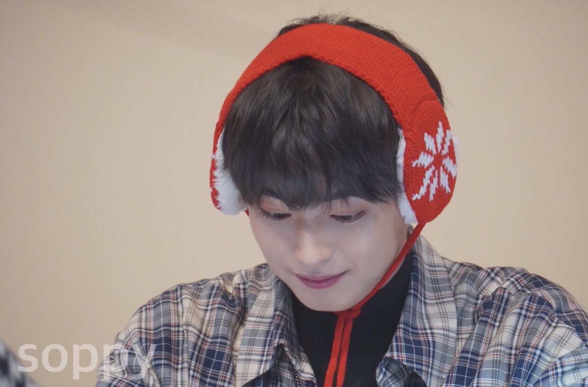 ____spy's tweet photo. 200104 
🐰🧣☃️💕

#준섭 #신준섭 #배우신준섭 #ShinJunSeop https://t.co/88Mahedr8r