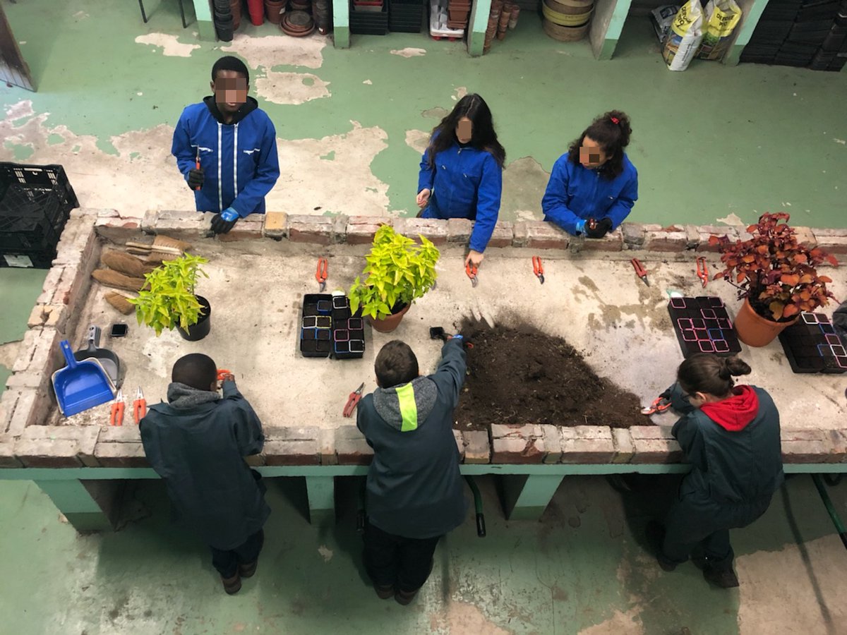À lire !
Entretien avec... Sophie Schoonbaert, directrice adjointe chargée de la SEGPA au collège Gustave-Courbet <a href="/93Romainville/">Ville de Romainville</a> 

Lire l'interview complet :
👉 lacitemaraichere.fr/index.php/2020…
👉 lacitemaraichere.fr/wp-content/upl…